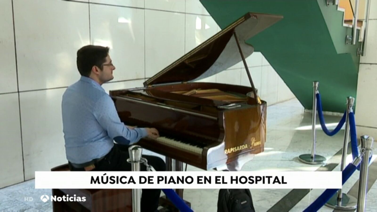 Instalan un piano en el Hospital de Gran Canaria para amenizar la estancia de los ingresados y sus familiares
