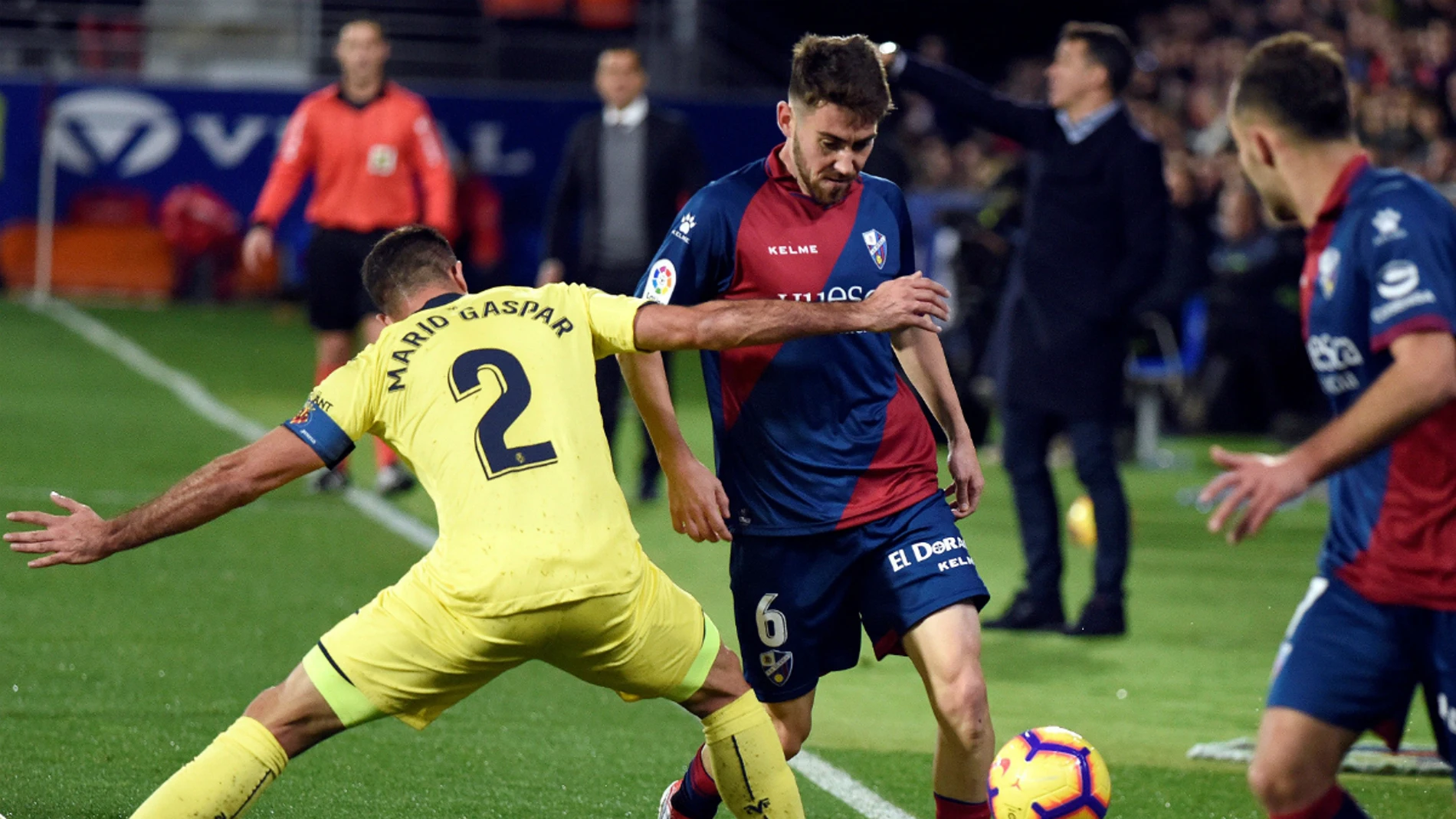 Mario Gaspar, ante Moi Gómez Mario Gaspar, ante Moi Gómez