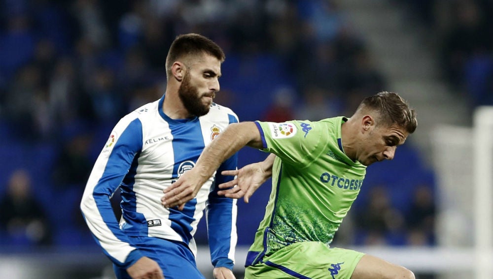 Joaquín, en una acción ante el Espanyol