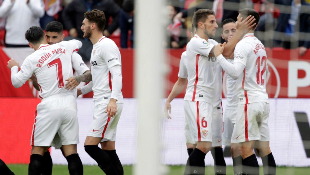 El Sevilla celebra un gol