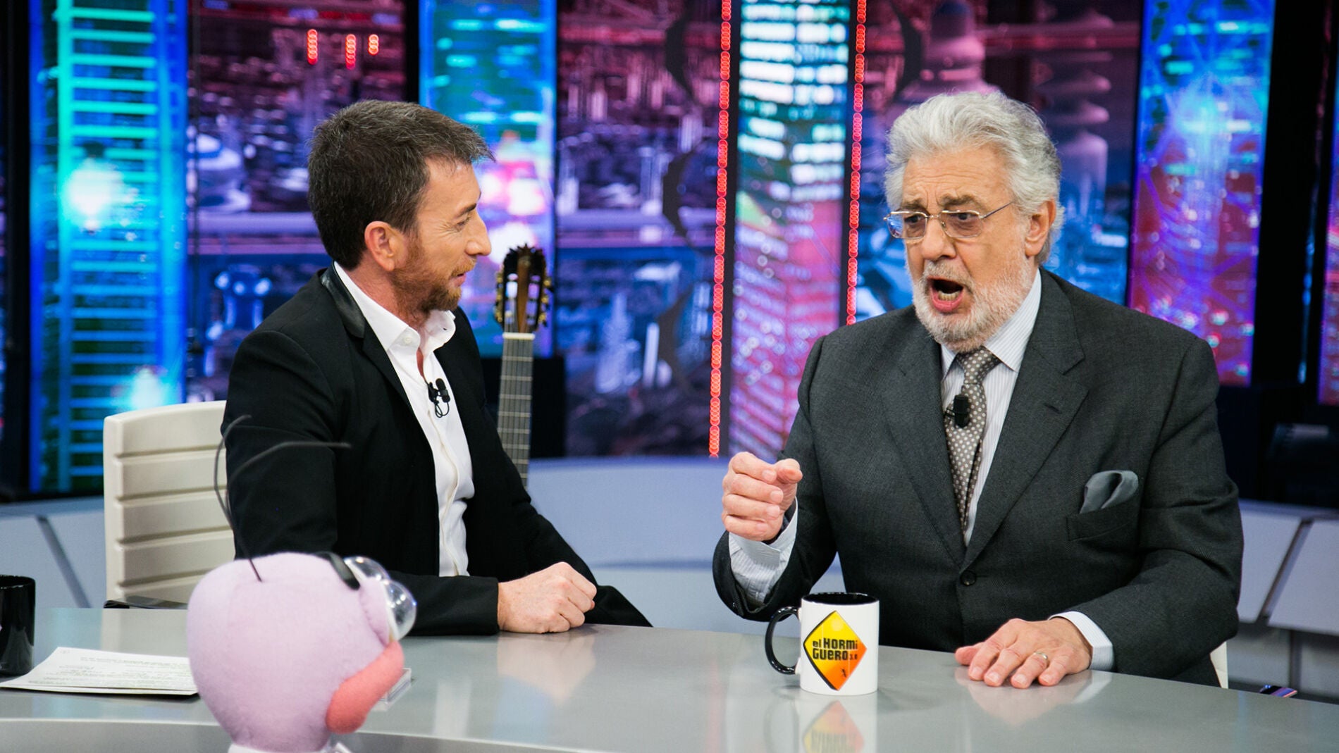 Pl&aacute;cido Domingo ense&ntilde;a en 'El Hormiguero 3.0' c&oacute;mo calentar la voz antes de cantar &oacute;pera
