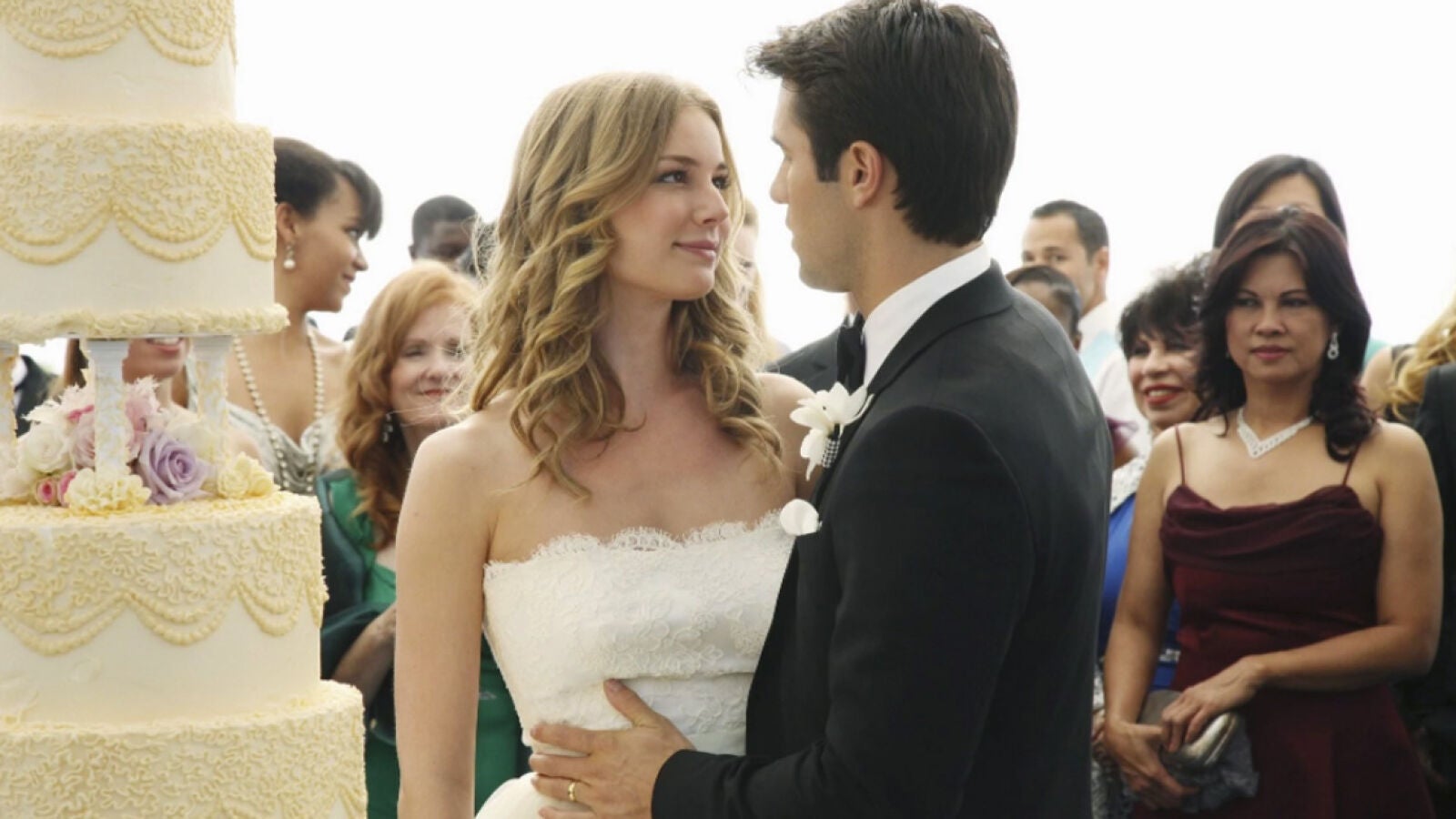 El romántico enlace de los protagonistas de 'Revenge' en la vida real en el aniversario de su boda en la serie