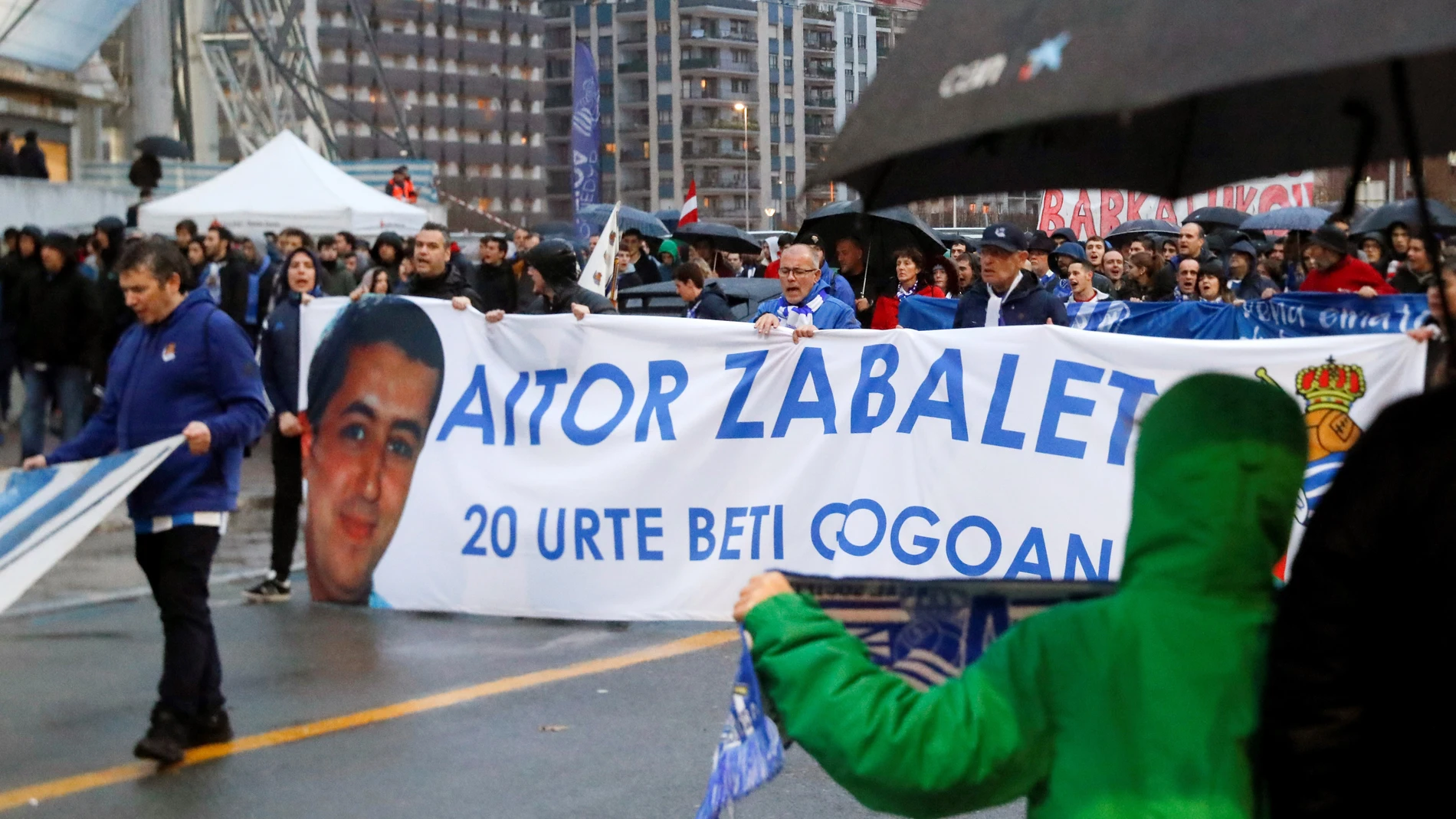 Peñas y seguidores de la Real Sociedad recuerdan con una manifestación a Aitor Zabaleta Peñas y seguidores de la Real Sociedad recuerdan con una manifestación a Aitor Zabaleta