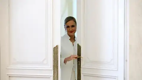 Cristina Cifuentes tras la rueda de prensa ofrecida para anunciar su dimisión Cristina Cifuentes tras la rueda de prensa ofrecida para anunciar su dimisión