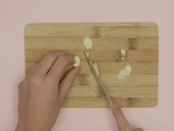 Limpia a fondo tu tabla de cortar Limpia a fondo tu tabla de cortar