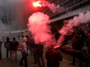 Aspecto de la protesta convocada este domingo por asociaciones flamencas de derecha y de extrema derecha Aspecto de la protesta convocada este domingo por asociaciones flamencas de derecha y de extrema derecha