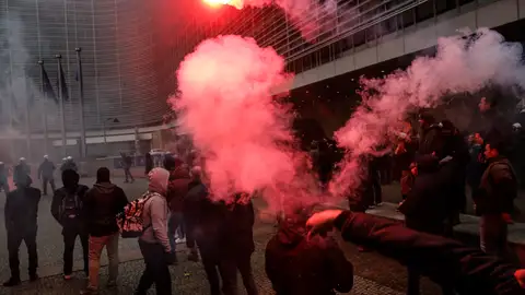 Aspecto de la protesta convocada este domingo por asociaciones flamencas de derecha y de extrema derecha Aspecto de la protesta convocada este domingo por asociaciones flamencas de derecha y de extrema derecha