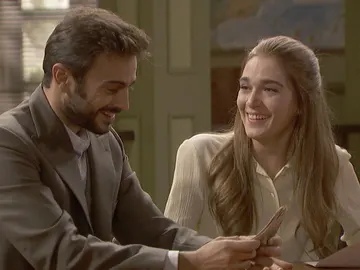 Saúl y Julieta reciben un regalo que cambiará su vida Saúl y Julieta reciben un regalo que cambiará su vida