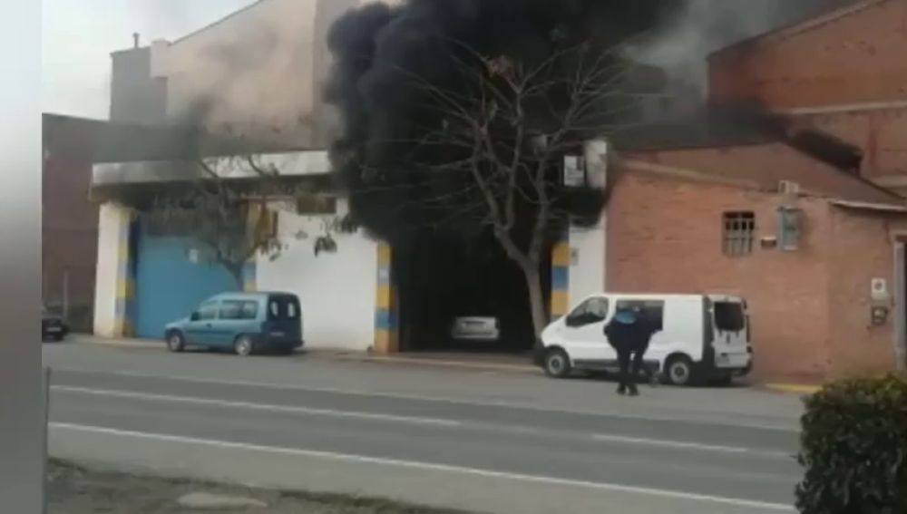 Incendio en un taller mecánico en Lleida