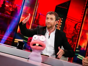 Pablo Motos desvela en exclusiva en 'El Hormiguero 3.0' que 'La Voz' se estrenará el 7 y 8 de enero en Antena 3 Pablo Motos desvela en exclusiva en 'El Hormiguero 3.0' que 'La Voz' se estrenará el 7 y 8 de enero en Antena 3