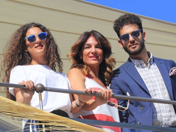 Raquel Bollo junto a sus hijos Raquel Bollo junto a sus hijos