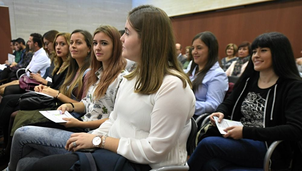 La insostenible situación de los jóvenes españoles: dos millones están en situación de pobreza y un 40% tiene grandes dificultades para llegar a fin de mes