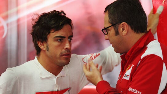 Fernando Alonso y Stefano Domenicali charlan en la &eacute;poca del asturiano en la escuder&iacute;a italiana