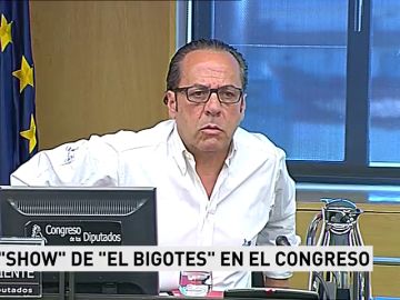 Las escenas políticas del año 2018 que querrás recordar... o no: Álvaro Pérez, sin bigote Las escenas políticas del año 2018 que querrás recordar... o no: Álvaro Pérez, sin bigote