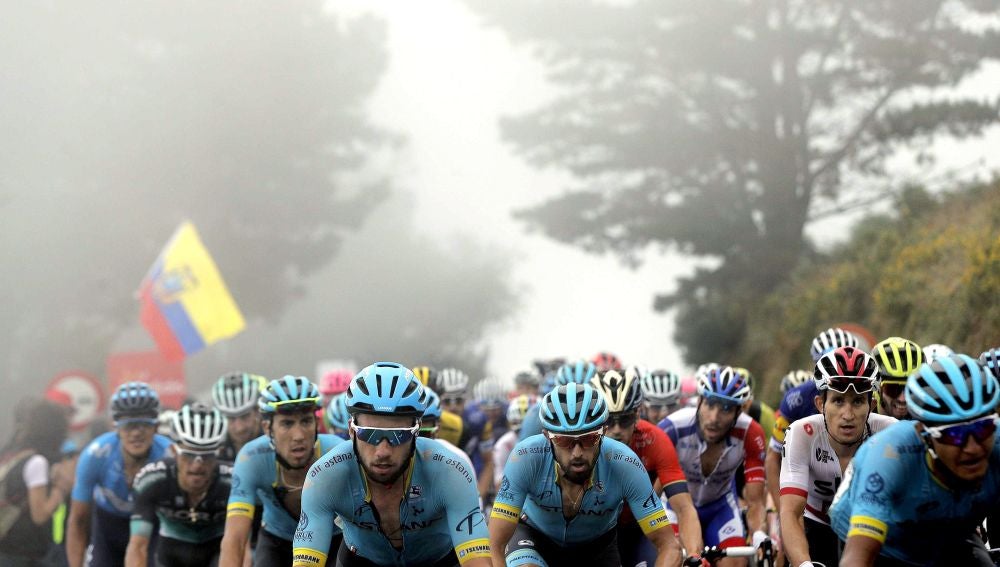 El pelotón, durante La Vuelta de 2018