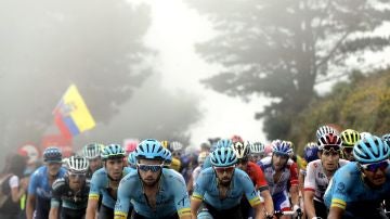 El pelotón, durante La Vuelta de 2018