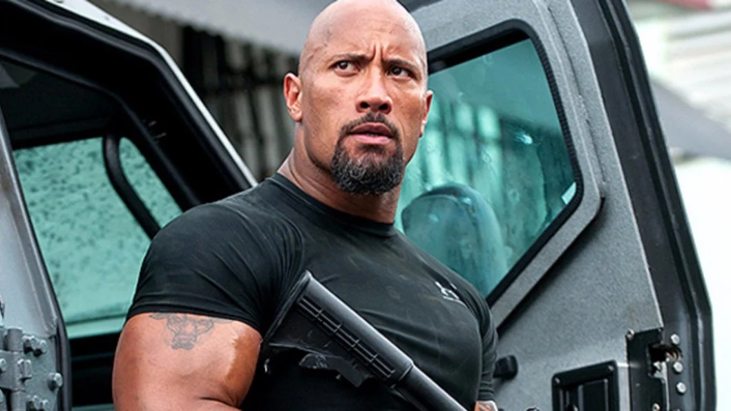 Dwayne Johnson como Luke Hobbs en la saga 'Fast and Furious'