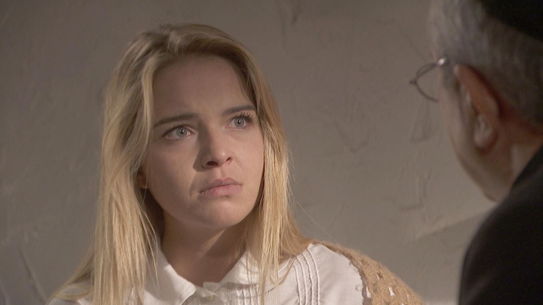 Antolina, ante Don Anselmo: "Espero que Elsa se pudra en el infierno" 