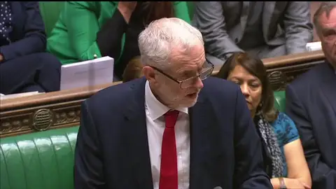 Polémica en el Parlamento británico: ¿Ha llamado Corbyn a May "mujer estúpida? Polémica en el Parlamento británico: ¿Ha llamado Corbyn a May "mujer estúpida?