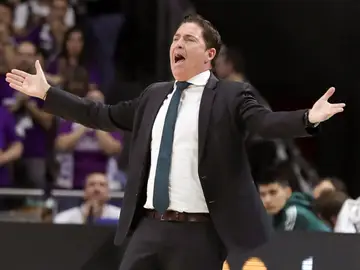 Xavi Pascual, durante el partido contra el Real Madrid de Euroliga Xavi Pascual, durante el partido contra el Real Madrid de Euroliga