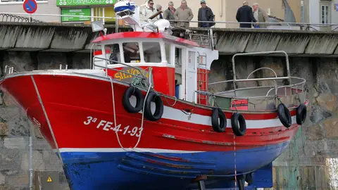 Vista del pesquero "O Silvosa", que se ha hundido esta madrugada en el propio puerto Vista del pesquero "O Silvosa", que se ha hundido esta madrugada en el propio puerto