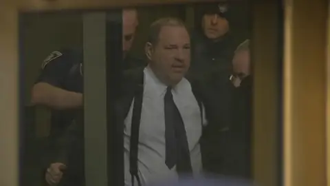 El juez desestima la petición de Weinstein y lo citará el 7 de marzo El juez desestima la petición de Weinstein y lo citará el 7 de marzo