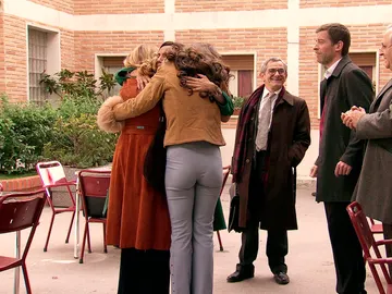 Manolita, liberada, se encuentra con su familia Manolita, liberada, se encuentra con su familia