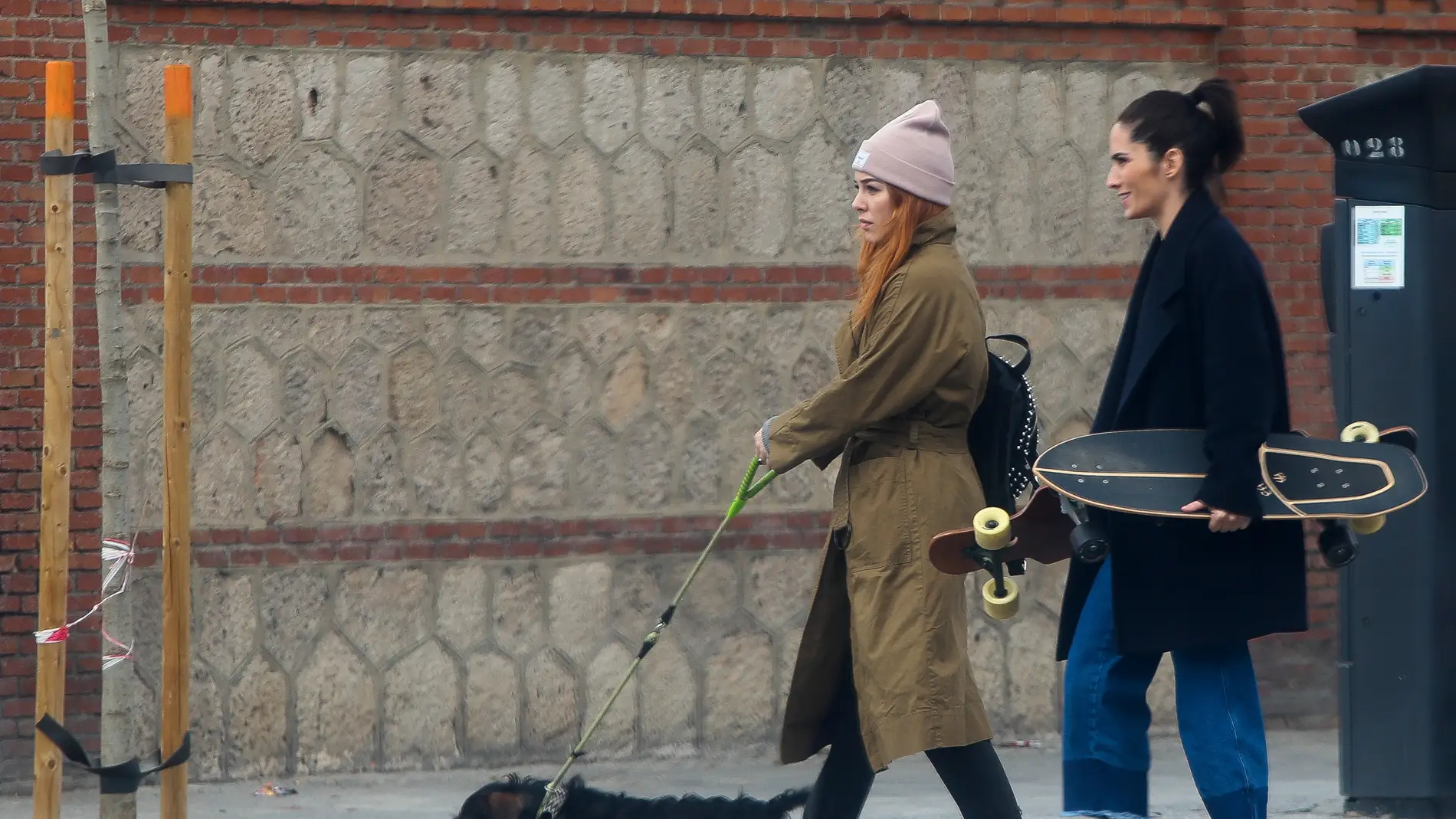 Blanca Suárez junto a una amiga y su perro Pistacho