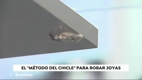 Nueva táctica de robo en las joyerías: el método chicle Nueva táctica de robo en las joyerías: el método chicle