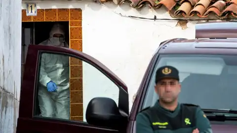 La Guardia Civil en la casa de Bernardo Montoya en El Campillo La Guardia Civil en la casa de Bernardo Montoya en El Campillo