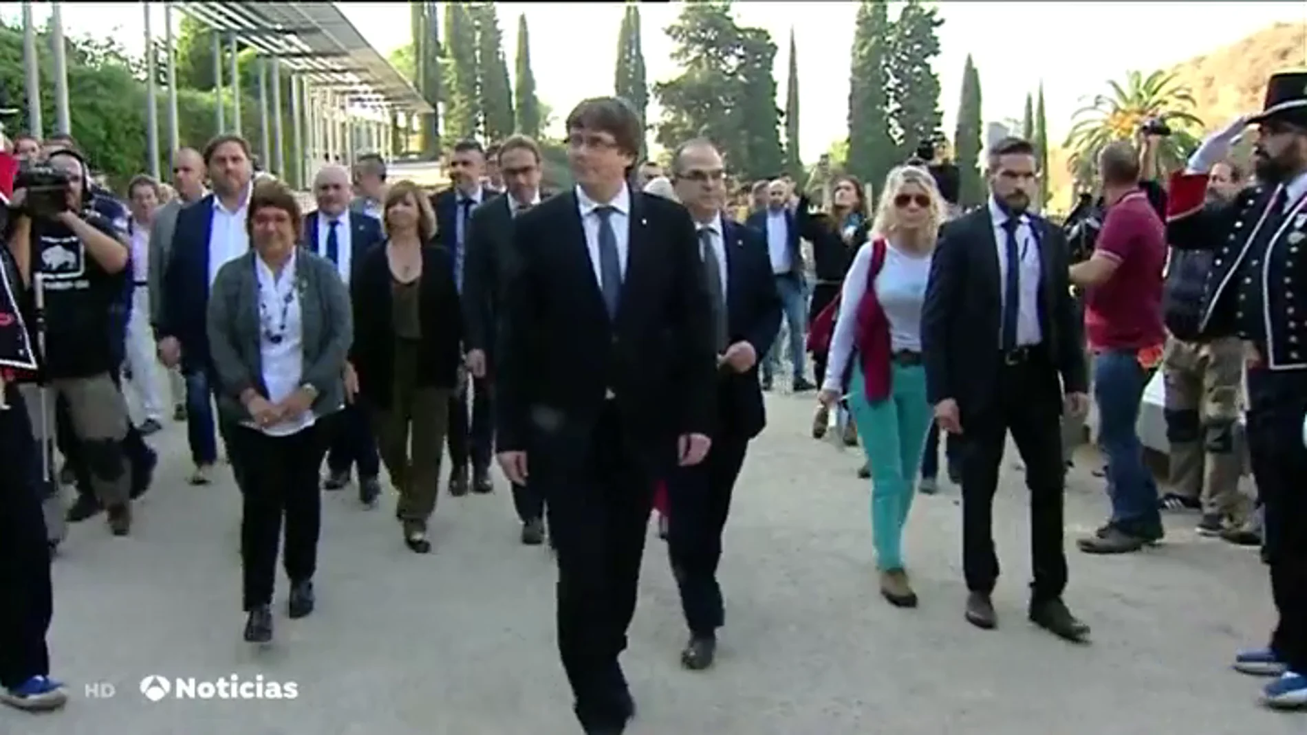 El Tribunal de Cuentas acusa a Puigdemont del desvío de unos 8 millones de euros para financiar el refereréndum ilegal del 1-O El Tribunal de Cuentas acusa a Puigdemont del desvío de unos 8 millones de euros para financiar el refereréndum ilegal del 1-O