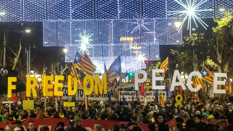 Manifestación unitaria del independentismo que bajo el lema "Tumbemos el régimen" Manifestación unitaria del independentismo que bajo el lema "Tumbemos el régimen"