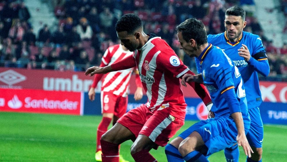 Momento del partido entre el Girona y el Getafe