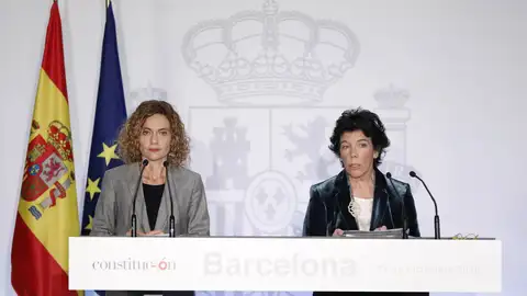 La ministra portavoz del Gobierno, Isabel Celaá, acompañada por la ministra de Administraciones Territoriales, Meritxell Batet La ministra portavoz del Gobierno, Isabel Celaá, acompañada por la ministra de Administraciones Territoriales, Meritxell Batet