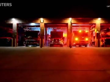 Los bomberos de Colorado felicitan la Navidad al ritmo de la música
