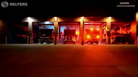 Los bomberos de Colorado felicitan la Navidad al ritmo de la música Los bomberos de Colorado felicitan la Navidad al ritmo de la música