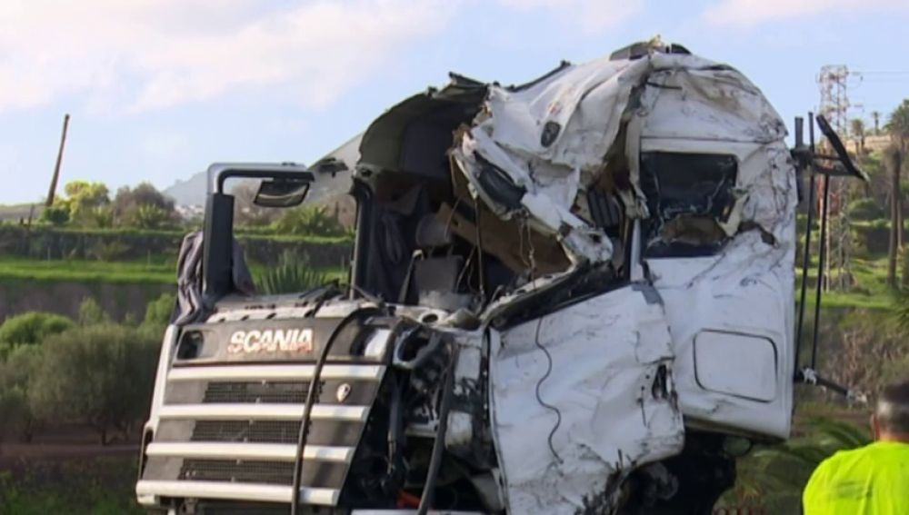 Complicado rescate de un camionero en Gran Canaria