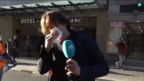 Brutal agresión a un reportero de Intereconomía durante protestas en Cataluña por la celebración del Consejo de Ministros Brutal agresión a un reportero de Intereconomía durante protestas en Cataluña por la celebración del Consejo de Ministros