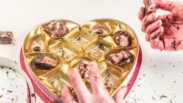 El estrés nos empuja a comer excesivamente.