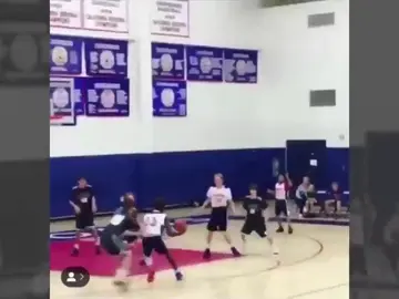 El canastón del hijo de LeBron James que está reventando Instagram: "Siento escalofríos" El canastón del hijo de LeBron James que está reventando Instagram: "Siento escalofríos"
