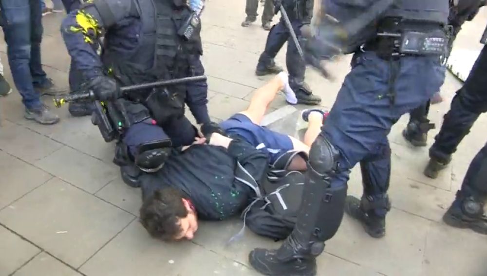 REEMPLAZO: Siete detenidos en las protestas en Barcelona 