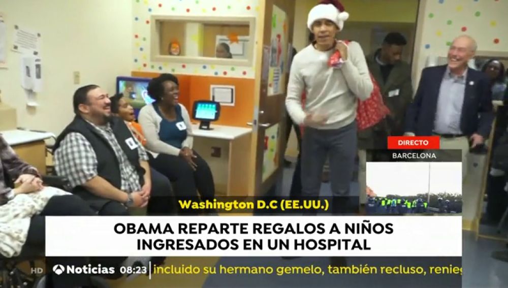 Obama entrega regalos a los niÃ±os