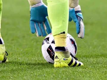 Un jugador de fútbol, durante un partido Un jugador de fútbol, durante un partido