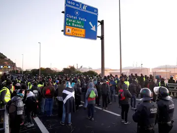 Dos protestas cortan la Diagonal con Paseo de Gracia y Gran Vía, en Barcelona Dos protestas cortan la Diagonal con Paseo de Gracia y Gran Vía, en Barcelona