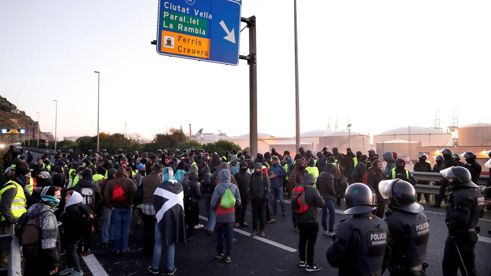 Dos protestas cortan la Diagonal con Paseo de Gracia y Gran Vía, en Barcelona Dos protestas cortan la Diagonal con Paseo de Gracia y Gran Vía, en Barcelona