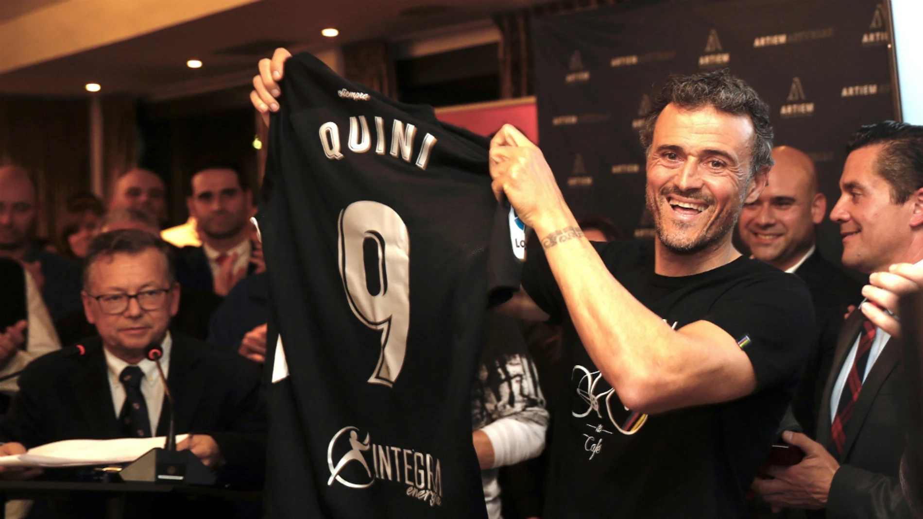 Luis Enrique, con la camiseta homenaje a Quini Luis Enrique, con la camiseta homenaje a Quini