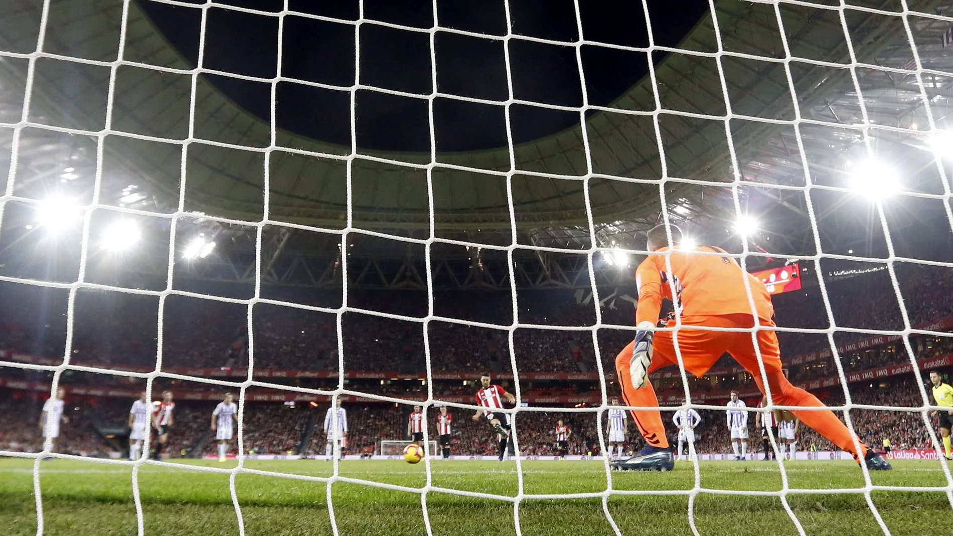 Aduriz, en el momento de tirar 'su' penalti Aduriz, en el momento de tirar 'su' penalti