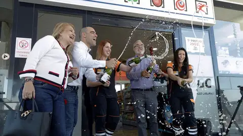 Lotería de Navidad 2019 Noticias Fin de semana (22-12-18) 03347: 'El Gordo' de la Lotería de Navidad de 2018 deja una lluvia de millones por toda España