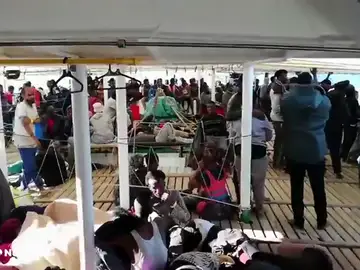 REEMPLAZO | El Gobierno autoriza al barco Open Arms a desplazarse a aguas españolas con los 300 migrantes rescatados en aguas libias REEMPLAZO | El Gobierno autoriza al barco Open Arms a desplazarse a aguas españolas con los 300 migrantes rescatados en aguas libias