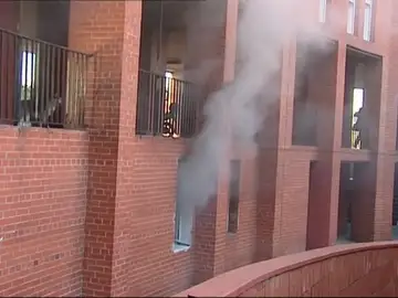 REEMPLAZO Familiares del fallecido en el tiroteo en Barcelona queman la casa del sospechoso REEMPLAZO Familiares del fallecido en el tiroteo en Barcelona queman la casa del sospechoso